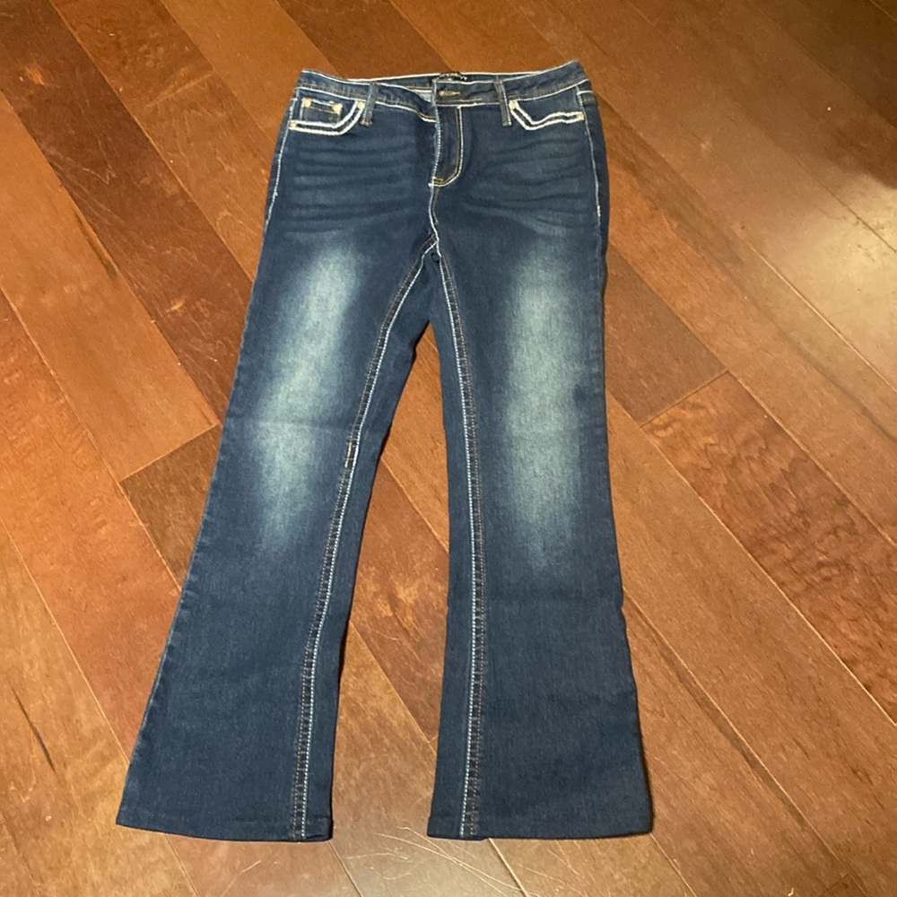 Harper and Ivy dark blue jeans with faded thighs
Size 5 juniors